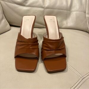 H by Halston Women's Tan Mules size 7.5 NWB